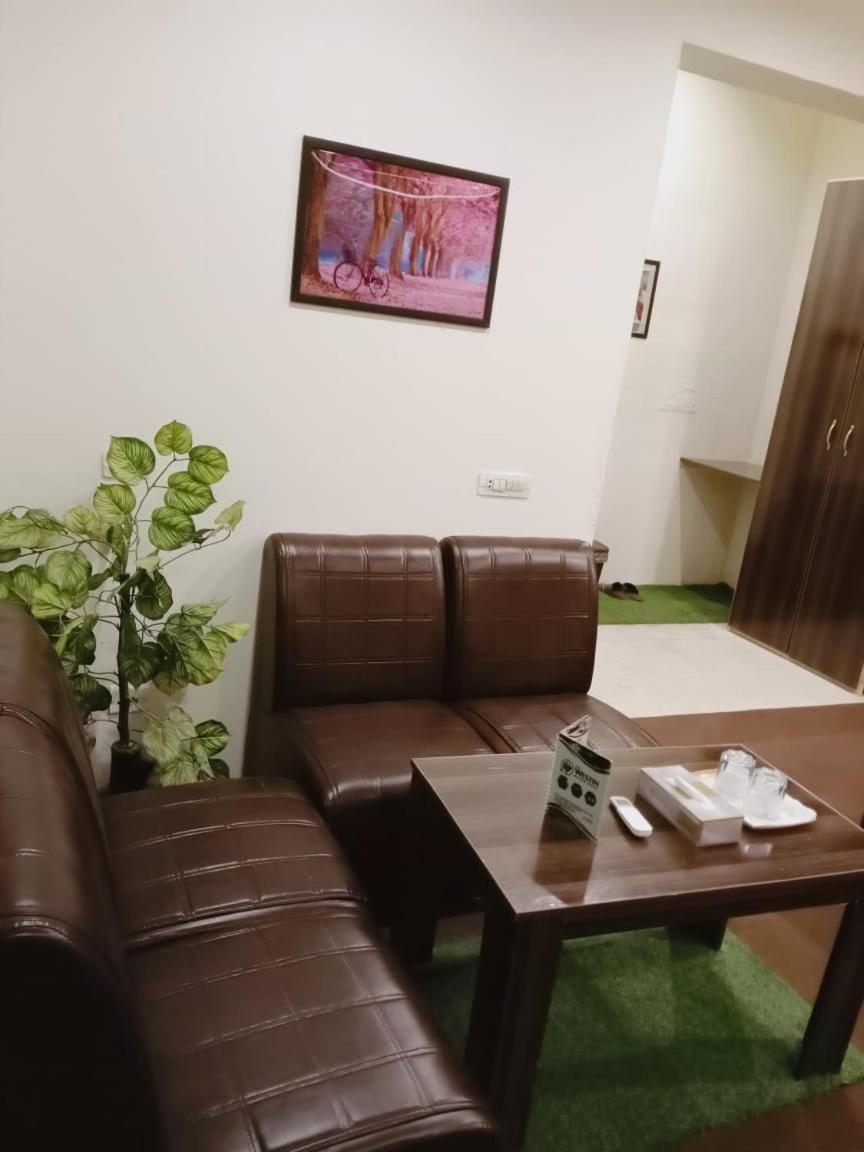 Westin Suites Лахор Стая снимка